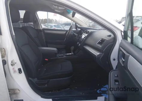 2018 Subaru Outback 2.5I Premium z USA, uszkodzony, nr VIN 4S4BSACC9J3335266